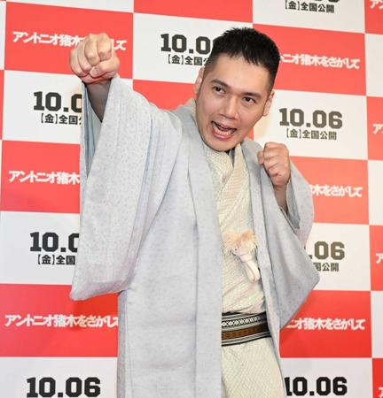 　勢いよく「ダァー！」を披露する神田伯山（撮影・金田祐二）