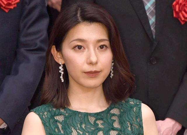 女子アナウンサースカート 