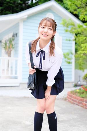 　制服姿を披露した高橋かの