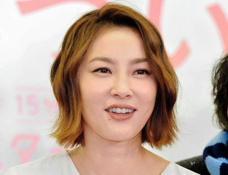 ２児ママ瀬戸朝香４６歳　ヘアメイク途中の後れ毛姿の透明感えぐっ！「お綺麗です」「しかし綺麗」