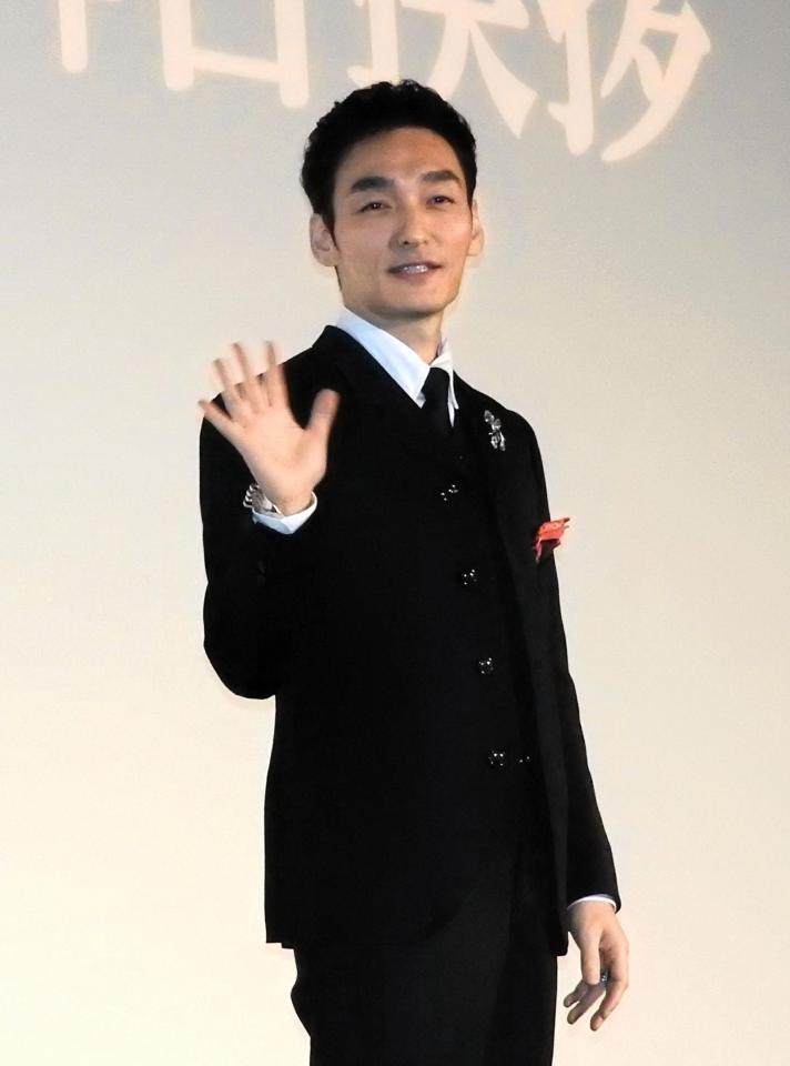 　「ミッドナイトスワン」３周年記念舞台あいさつに出席した草彅剛