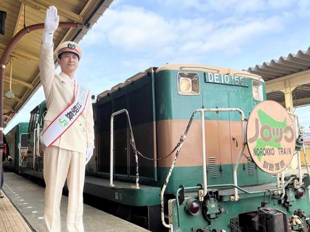 　釧路駅の一日駅長を務めた走裕介