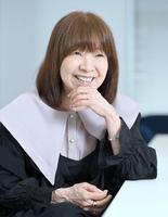 　笑顔でインタビューに応じるイルカ