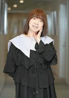 　自らコーディネートした衣装で笑顔のイルカ