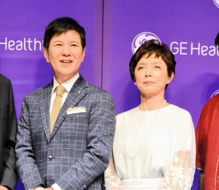 　パネルディスカッションに参加した関根勤（左）と榊原郁恵