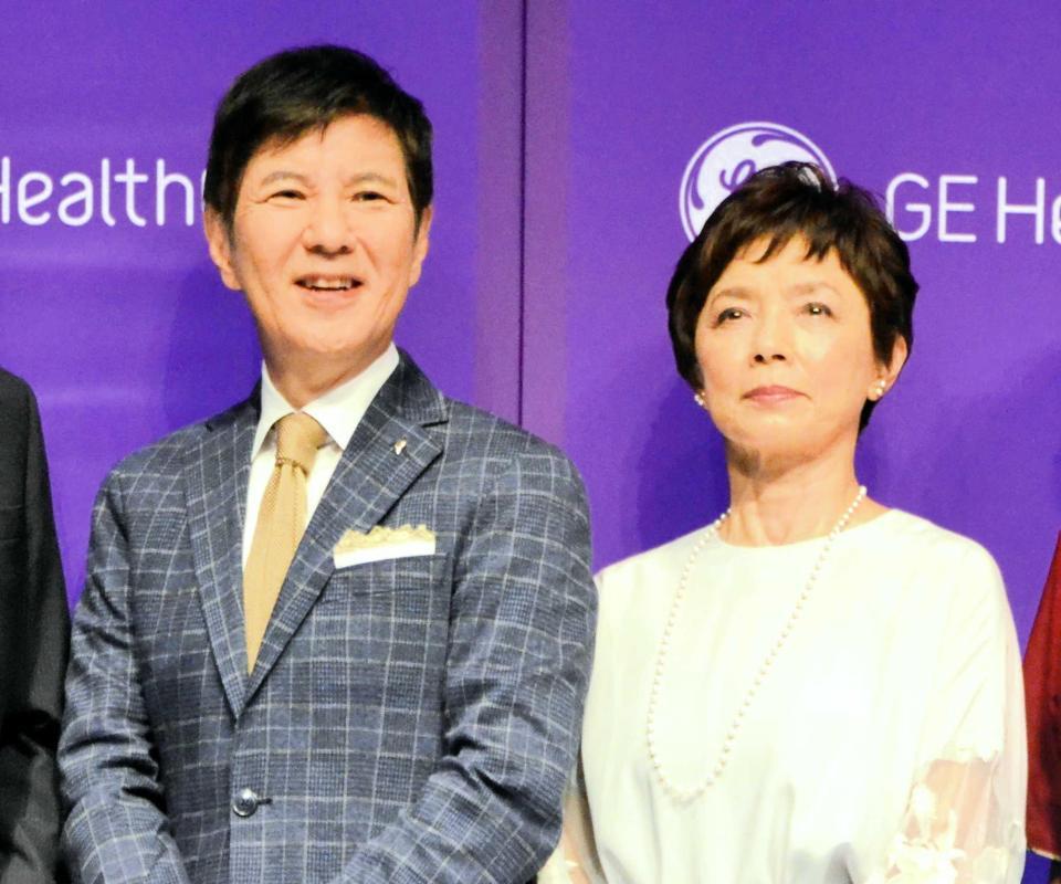 　関根勤（左）と榊原郁恵