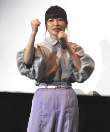 　作品の魅力を熱弁する種﨑敦美