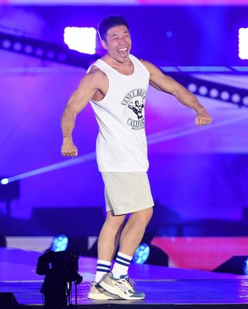 　Ｒａｋｕｔｅｎ　ＧｉｒｌｓＡＷＡＲＤ２０２３Ａ／Ｗに登場したなかやまきんに君（撮影・三好信也）