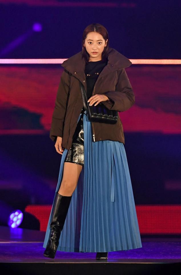 　Ｒａｋｕｔｅｎ　ＧｉｒｌｓＡＷＡＲＤ２０２３Ａ／Ｗに登場した武田玲奈（撮影・三好信也）