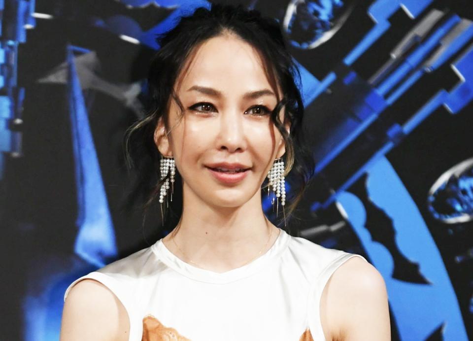 欲しい～」「可愛い♥」中島美嘉 パスポート入れたロエベの象