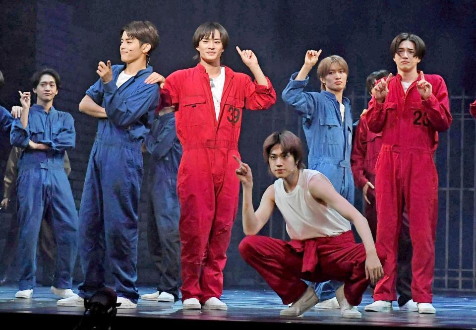 　舞台「少年たち」を演じる美　少年（左から）藤井直樹、金指一世、浮所飛貴、佐藤龍我、那須雄登、岩﨑大昇（撮影・三好信也）