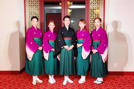 　取材会に出席した（左から）翼和希、千咲えみ、楊琳、舞美りら、華月奏