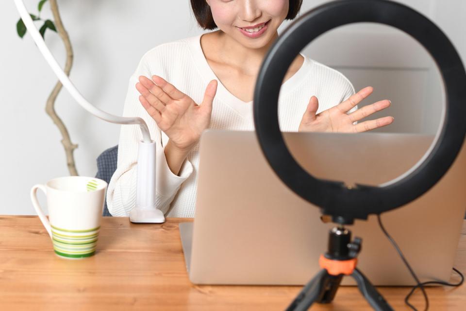 　小那海あやがＳＮＳで前職に復帰することを報告　※写真はイメージです(koumaru／stock.adobe.com)