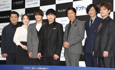 　完成披露試写会に出席した（左から）小手伸也、泉里香、浮所飛貴、増田貴久、高橋克典、田辺誠一、中山優馬（撮影・吉澤敬太）