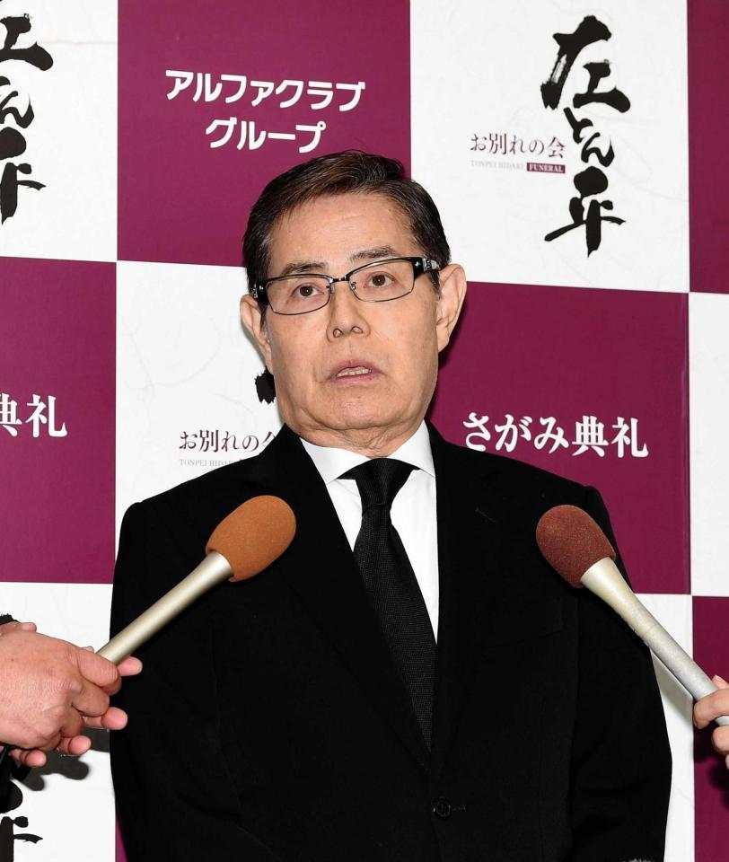 　左とん平さんの思い出を語る加藤茶＝２０１８年４月３日