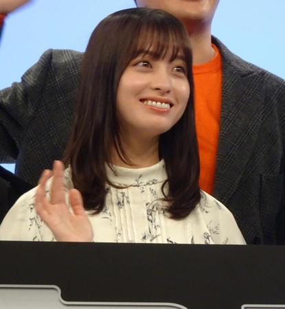 　制作発表会見に登壇した橋本環奈