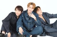 　リラックスした表情の（左から）ＨＡＲＵＫＩ、ＹＵＭＡ、ＴＡＫＵＹＡ（撮影・堀内翔）