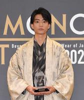 　授賞した伊藤健太郎＝東京・霞ケ関の霞山会館（撮影・出月俊成）