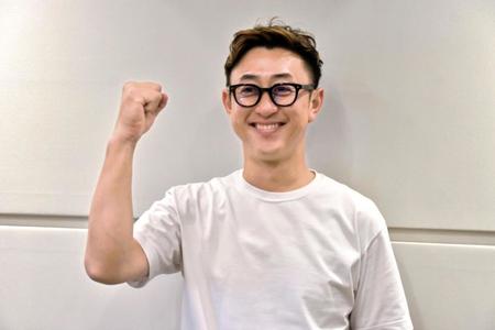 　松竹芸能への所属を発表した今成亮太氏＝大阪市・ＡＢＣラジオ