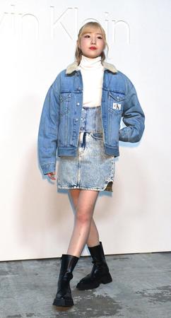 　ポーズを決める本田仁美＝東京・天王洲の寺田倉庫Ｇ号（撮影・佐々木彰尚）