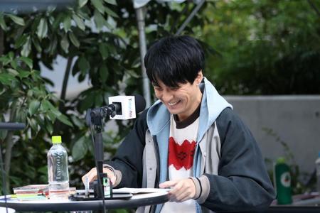 　「ＴＯＫＹＯ　ＦＭ　リスナー感謝祭　ｉｎ　渋谷音楽祭２０２３」内で行われた「渋谷すばるのスバラＤｅｅ」の公開収録で笑顔の渋谷すばる