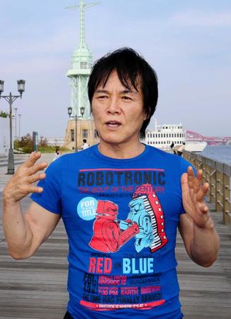 　音楽への思いを語るもんたよしのりさん（２０１４年７月撮影）