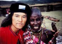 　世界中を旅したもんたよしのりさん＝ケニア・マサイマラ国立公園