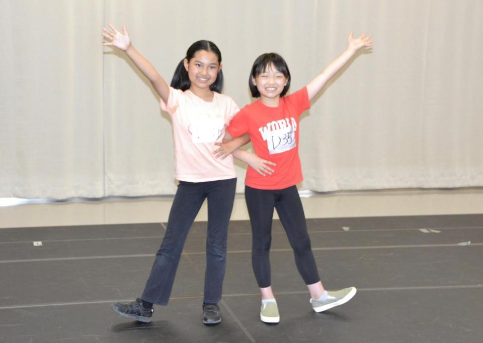 　ミュージカル「アニー」のアニー役に決まった（左から）絢田祐生、岡田悠李