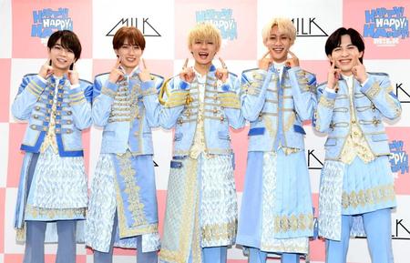 　笑顔でポーズを決めるＭ！ＬＫ（撮影・園田高夫）