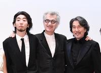 　（左から）柄本時生、ヴィム・ヴェンダース監督、役所広司（撮影・園田高夫）