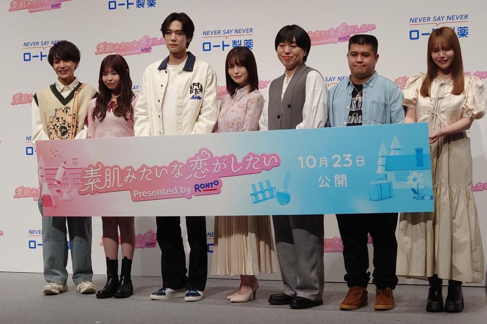 　「ロート製薬　新ドラマＣＭ発表会」に出席した（左から）小西詠斗、折田涼夏、内藤秀一郎、かみちぃ、アタック西本、菅本裕子