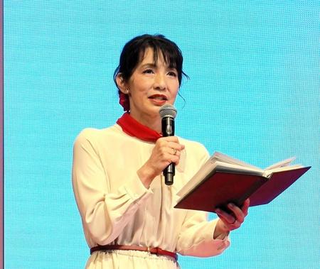 　「五島の椿」新ＣＭ発表会で司会を務めた渡辺真理アナウンサー