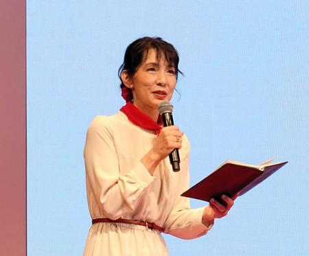 　「五島の椿」新ＣＭ発表会で司会を務めた渡辺真理アナウンサー