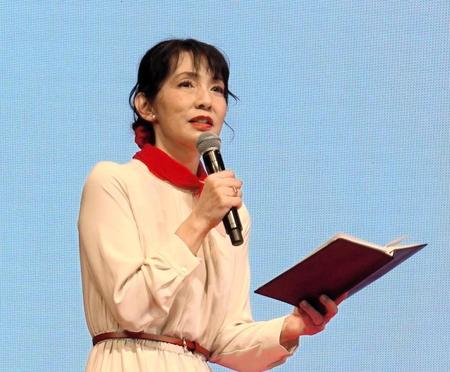 　「五島の椿」新ＣＭ発表会で司会を務めた渡辺真理アナウンサー