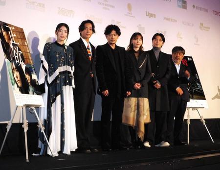 　イベントに登壇した（左から）東野絢香、佐藤寛太、稲垣吾郎、新垣結衣、磯村勇斗、岸善幸監督