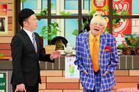 　大企業の御曹司・ヒロ坊ちゃんを演じる吉田ヒロ（右）