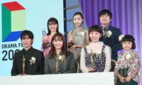 　目黒蓮、川口春奈、夏帆、永尾柚乃、（後列同）上坂樹里、木南晴夏、バカリズム（撮影・園田高夫）