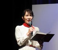 　「五島の椿」新ＣＭ発表会で司会を務めた渡辺真理アナウンサー