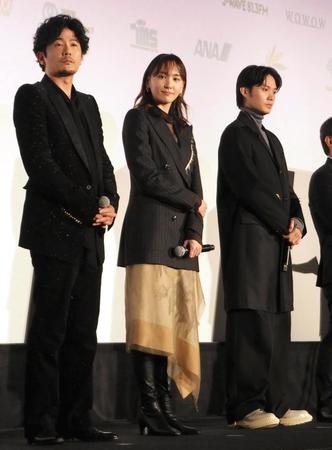 　イベントに登壇した（左から）稲垣吾郎、新垣結衣、磯村勇斗