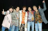 　武道館で単独ライブを行った（左から）ｓ＊＊ｔ　ｋｉｎｇｚのＮＯＰＰＯ、ｓｈｏｊｉ、（１人おいて）ｋａｚｕｋｉ、Ｏｇｕｒｉと三浦大知（中央）