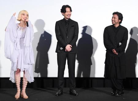 　笑顔でトークする（左から）アオイヤマダ、竹野内豊、山田孝之（撮影・棚橋慶太）