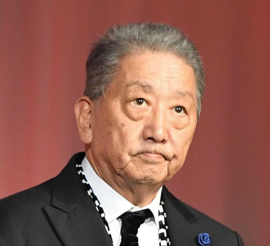 　伊集院静氏