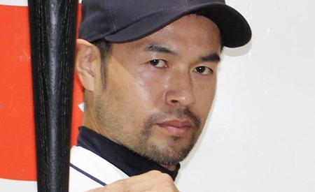 【写真】オリックス時代のイチロースタイルで降臨　雰囲気まで似すぎでしょ