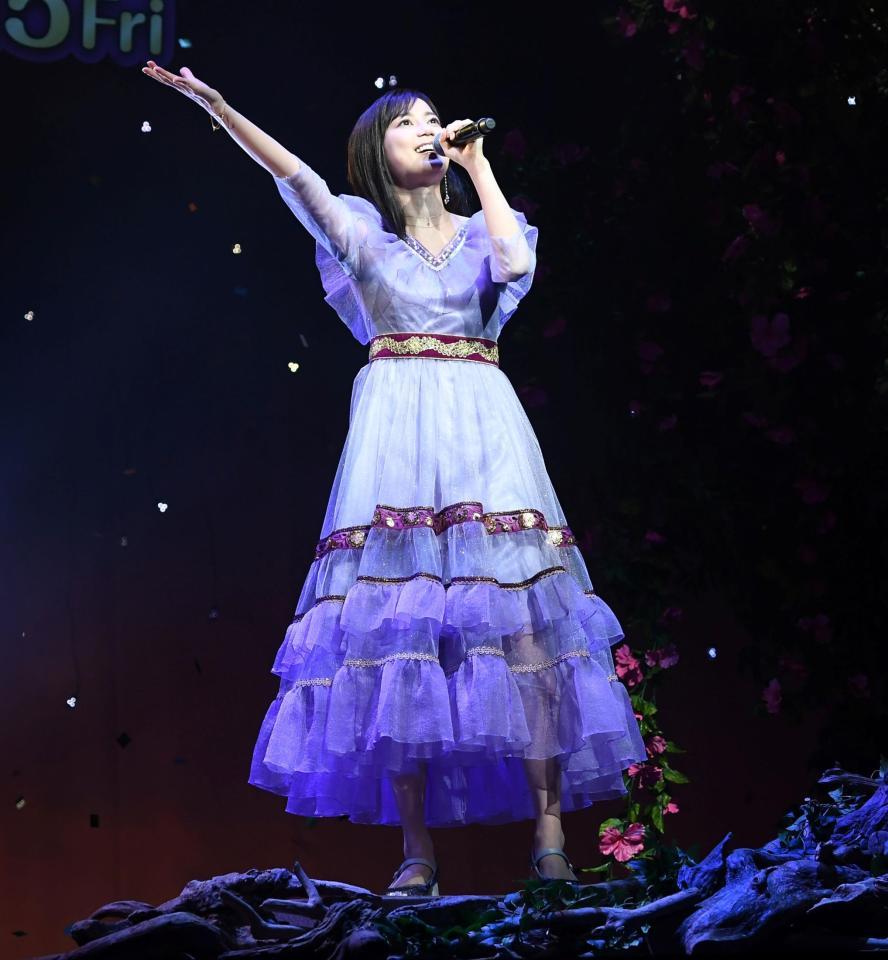 　劇中歌を披露する生田絵梨花（撮影・三好信也）
