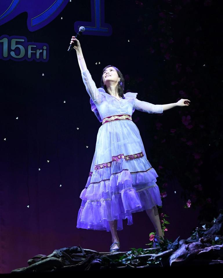　劇中歌を披露する生田絵梨花（撮影・三好信也）