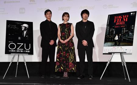 　舞台あいさつに登場した（左から）高良健吾、前田敦子、松本優作監督（撮影・佐々木彰尚）