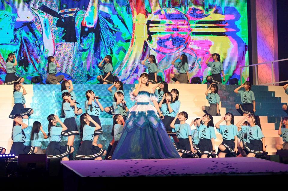 　卒業コンサートを行ったＳＴＵ４８・瀧野由美子（中央）ⓒＳＴＵ