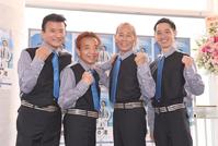 　元気いっぱい５７周年を迎えたザ・ワイルドワンズの（左から）島英二、鳥塚しげき、植田芳暁、加瀬友貴（撮影・園田高夫）