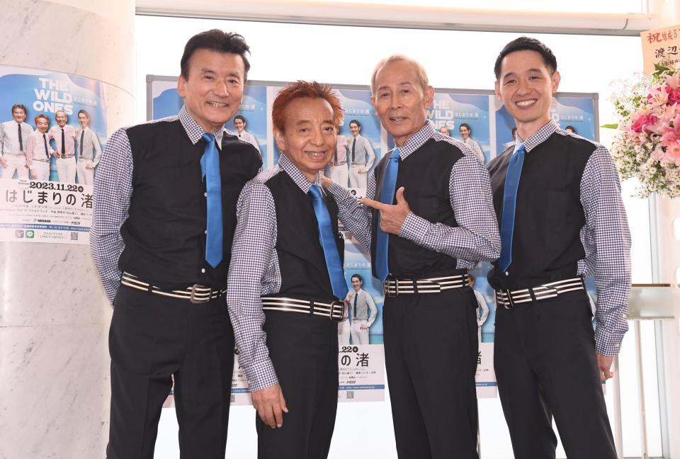 　元気いっぱい５７周年を迎えたザ・ワイルドワンズの（左から）島英二、鳥塚しげき、植田芳暁、加瀬友貴（撮影・園田高夫）