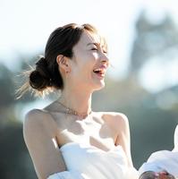 　新山千春のウエディングフォト（撮影：ｋｅｎｔａｒｏ　Ｍｉｎａｔｏ）